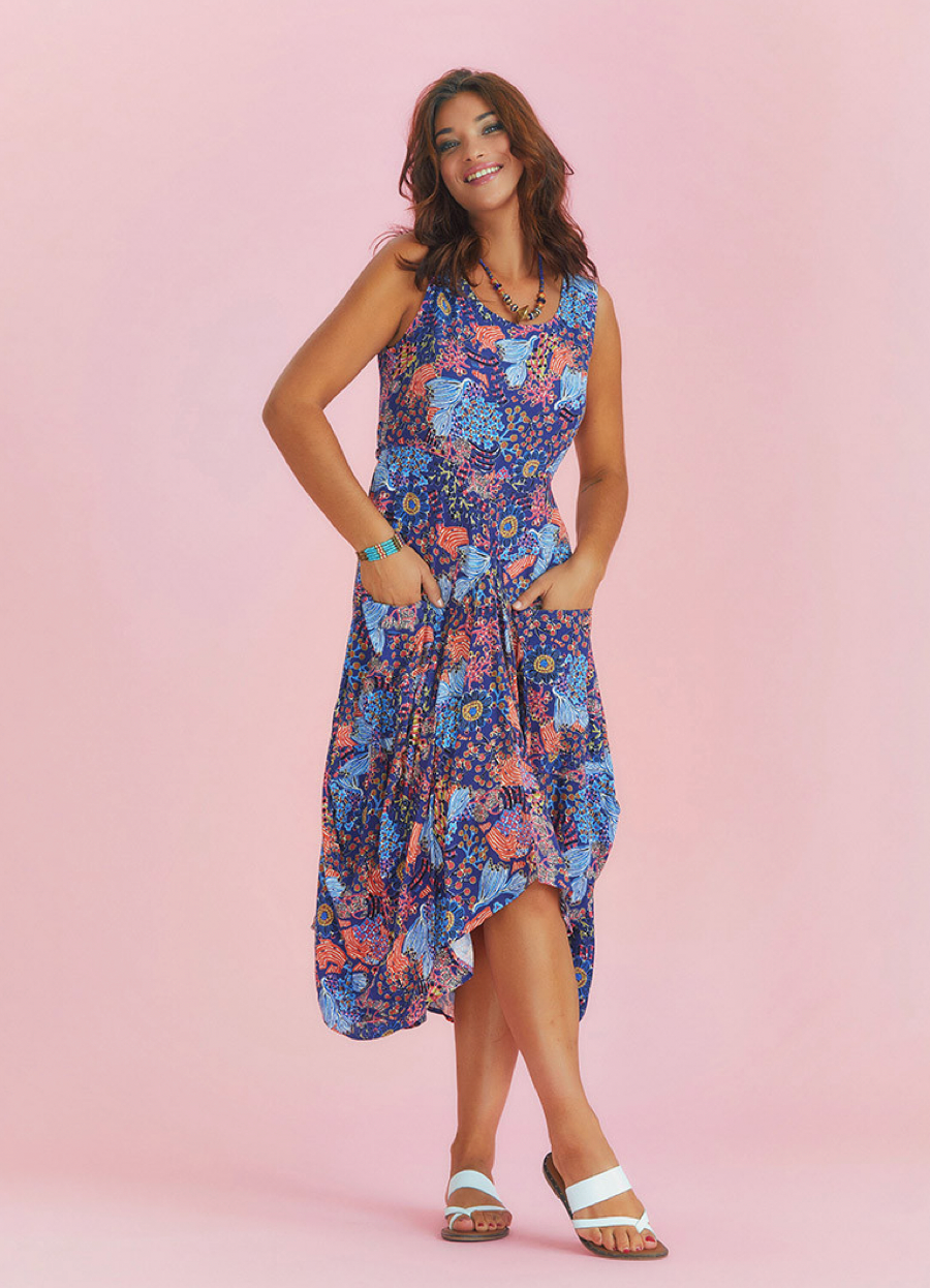 Blütenzauber – Haremstil-Kleid mit floralem Muster