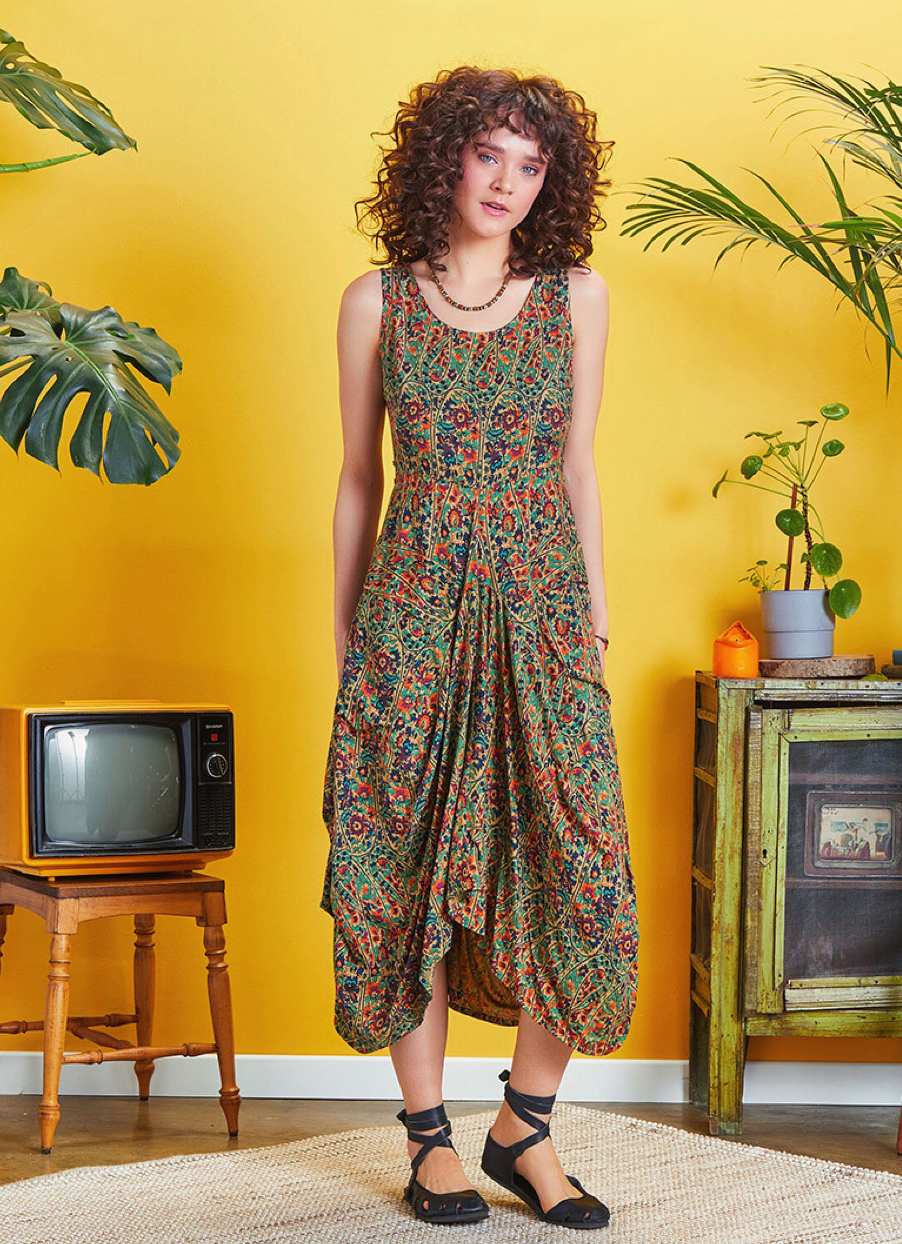 Sommergrün – Haremstil-Kleid mit Ethno-Muster