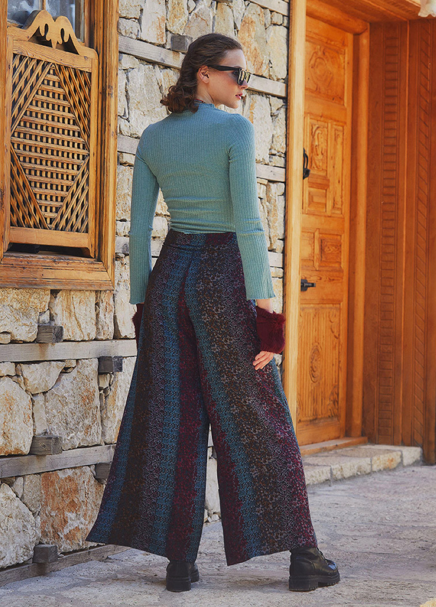 Mitternachtsglanz – Weite Hose mit Farbverlauf