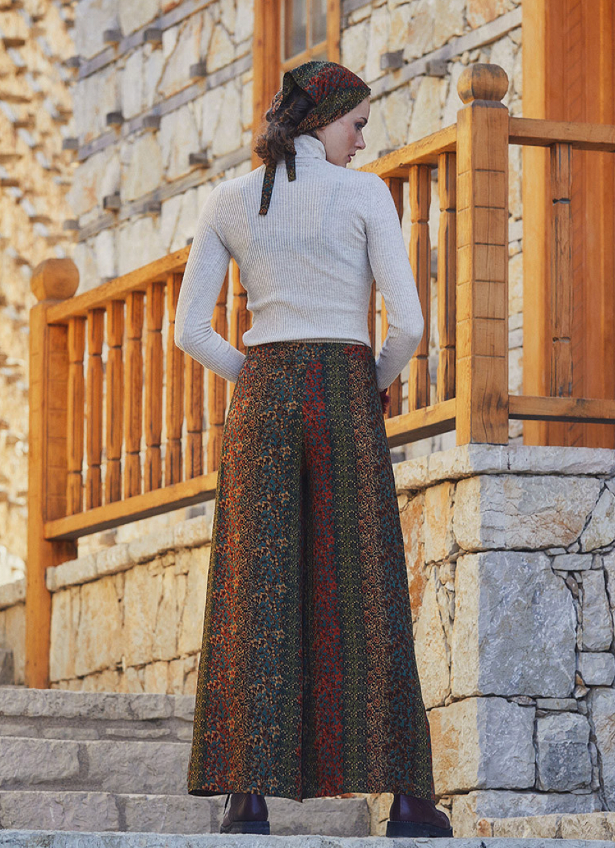Herbstfarben – Weit geschnittene Hose mit Ethno-Muster