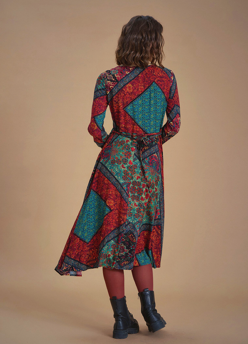 Patchwork-Poesie – Langarmkleid mit Knopfleiste