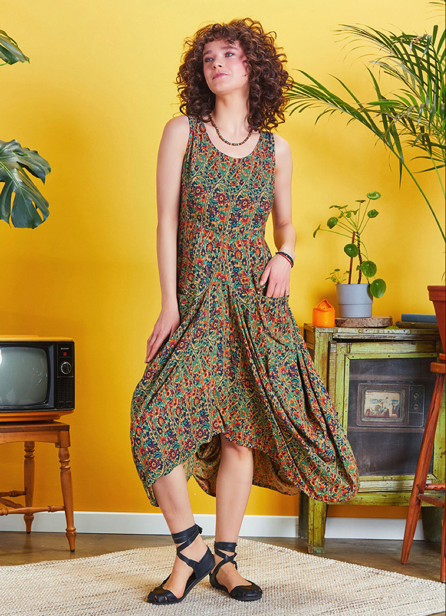 Sommergrün – Haremstil-Kleid mit Ethno-Muster